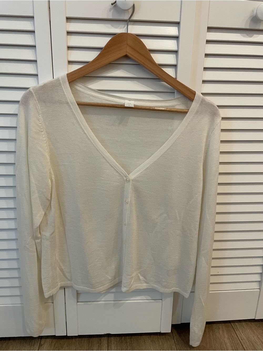 Old Navy Cream V-Neck Lightweight Button Cardigan